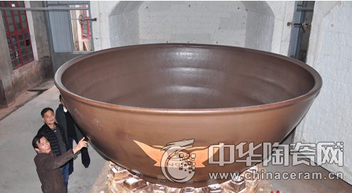 世界最大陶瓷酒碗在望城燒制成功 獲世界紀錄認證 世界最大陶瓷酒碗在望城燒制成功 獲世界紀錄認證